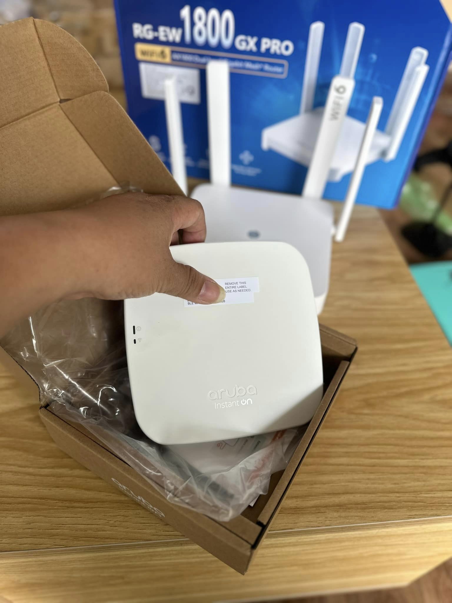 Aruba Instant On AP11 RW (R2W96A)- Bộ phát wifi băng tần kép chuẩn AC, tốc độ 1167Mbps